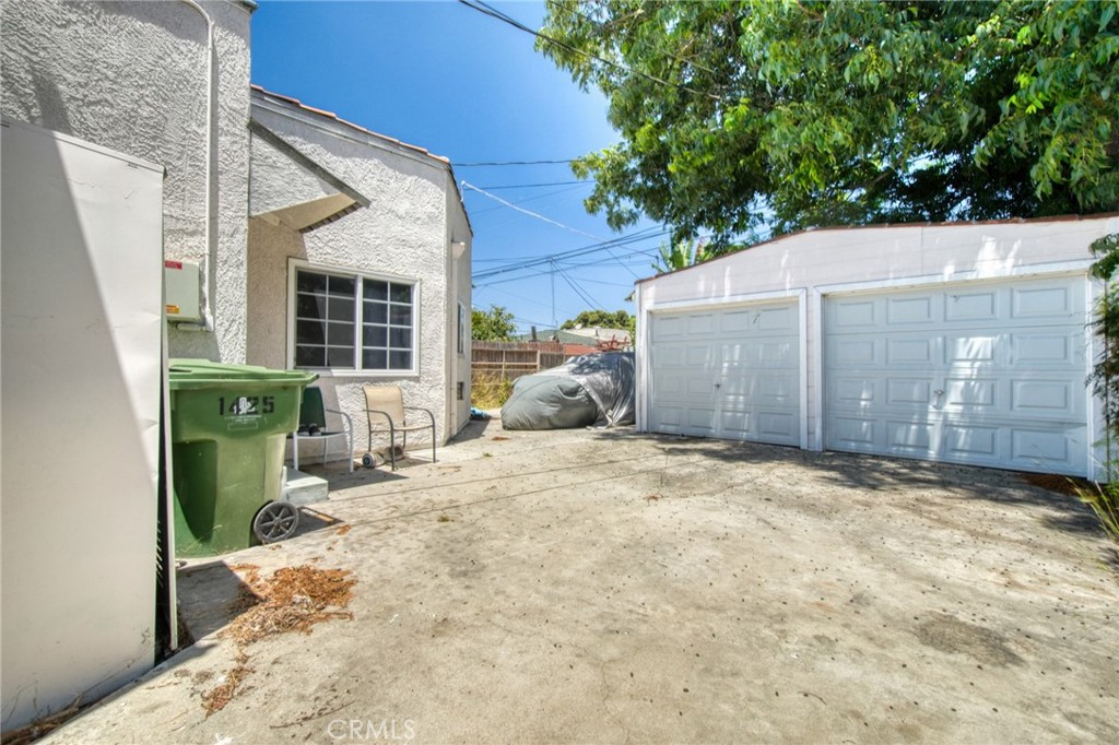 1423 W 65th Property Photo 4