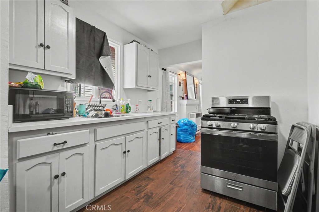 1423 W 65th Property Photo 8