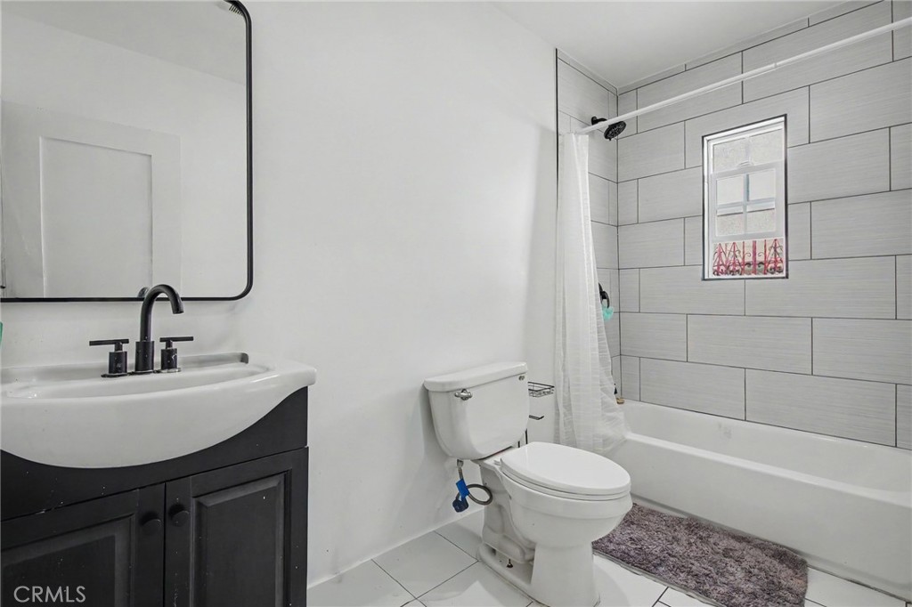 1423 W 65th Property Photo 10