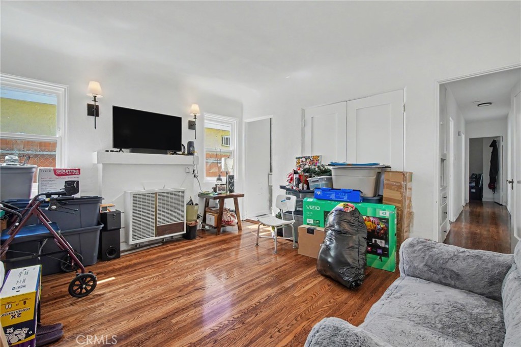 1423 W 65th Property Photo 17