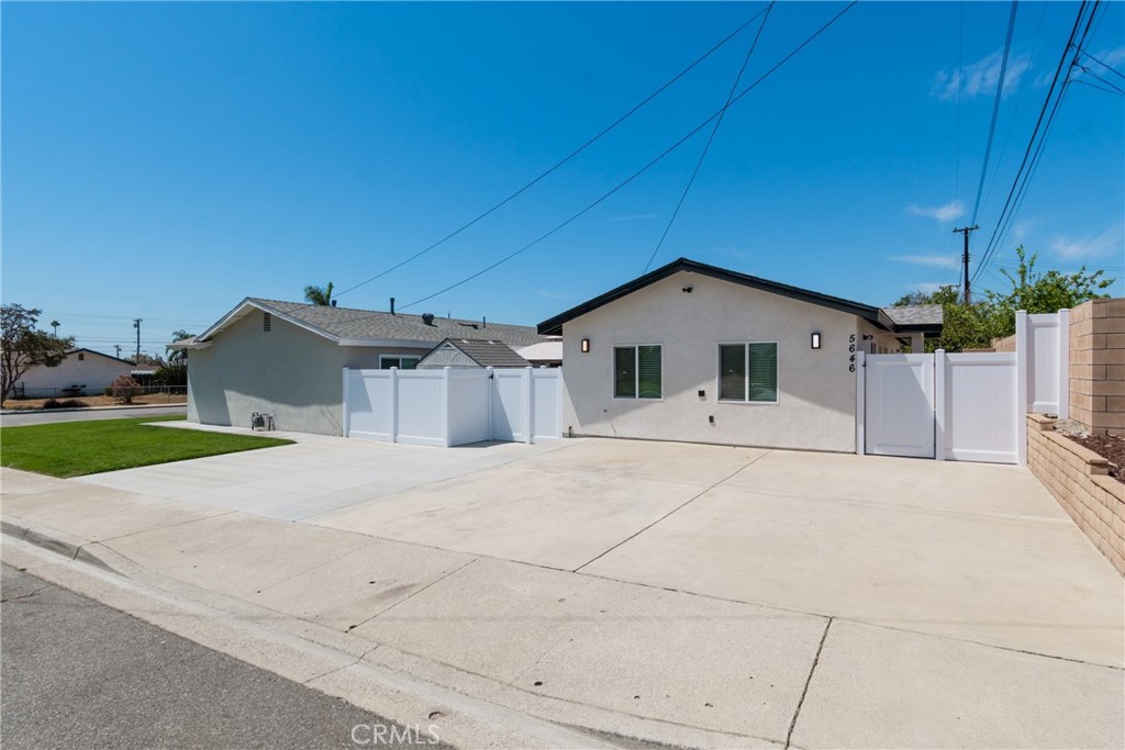 5646 Deodar B Property Photo 1