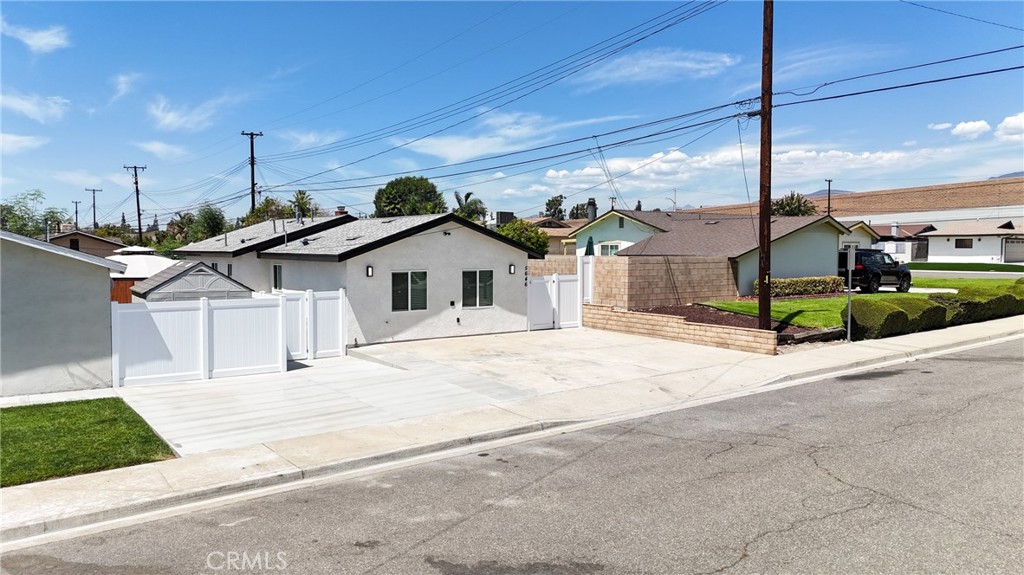 5646 Deodar B Property Photo 2