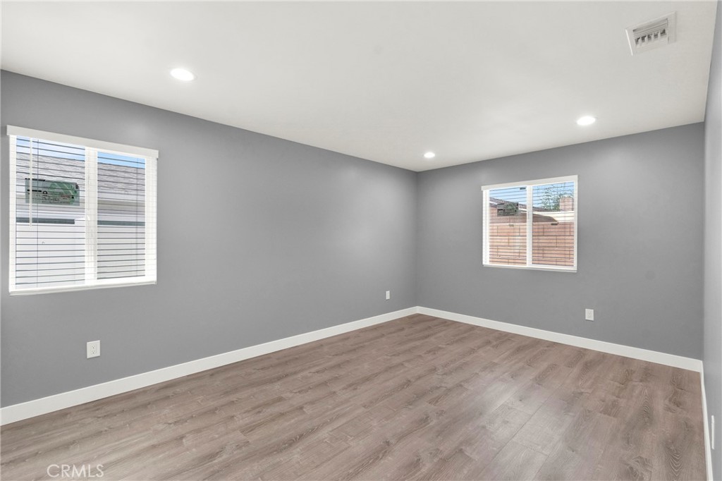 5646 Deodar B Property Photo 9