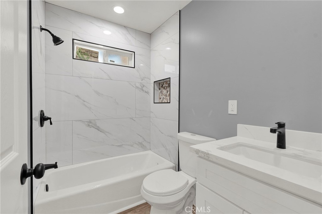 5646 Deodar B Property Photo 13