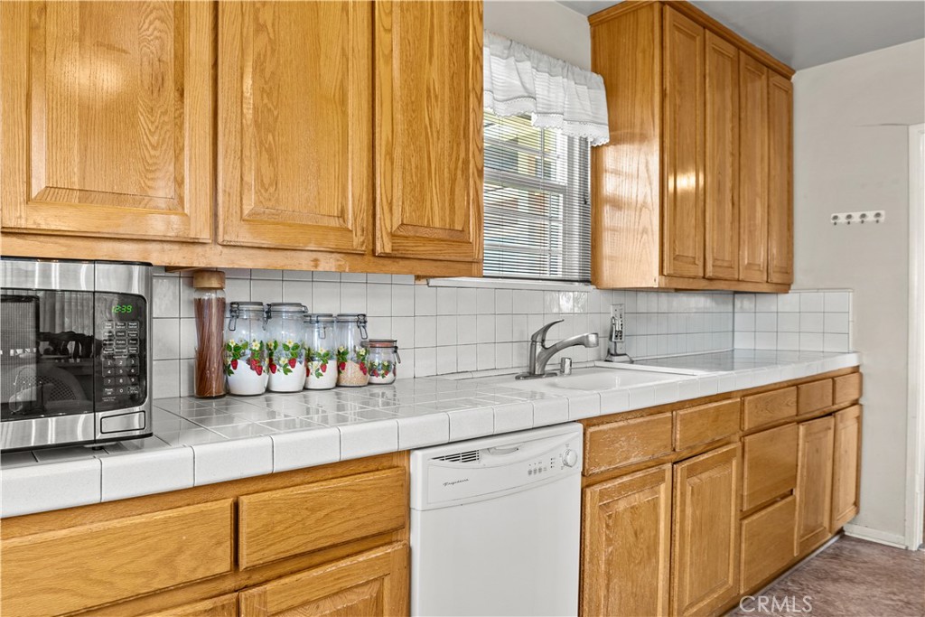 13316 S Wilton Property Photo 3