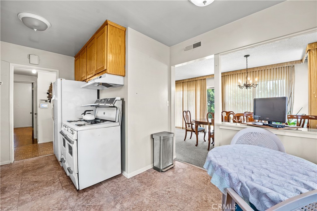 13316 S Wilton Property Photo 8