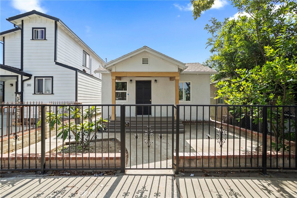 308 N Pasadena Avenue Property Photo 4