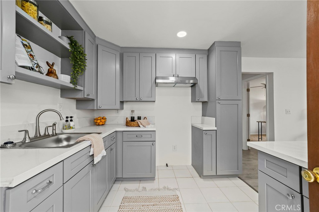 308 N Pasadena Avenue Property Photo 11