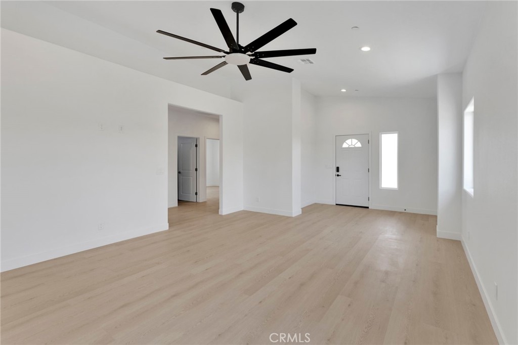 16443 Pine Street Property Photo 7