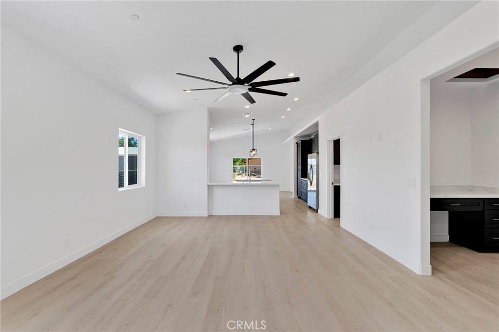 16443 Pine Street Property Photo 8