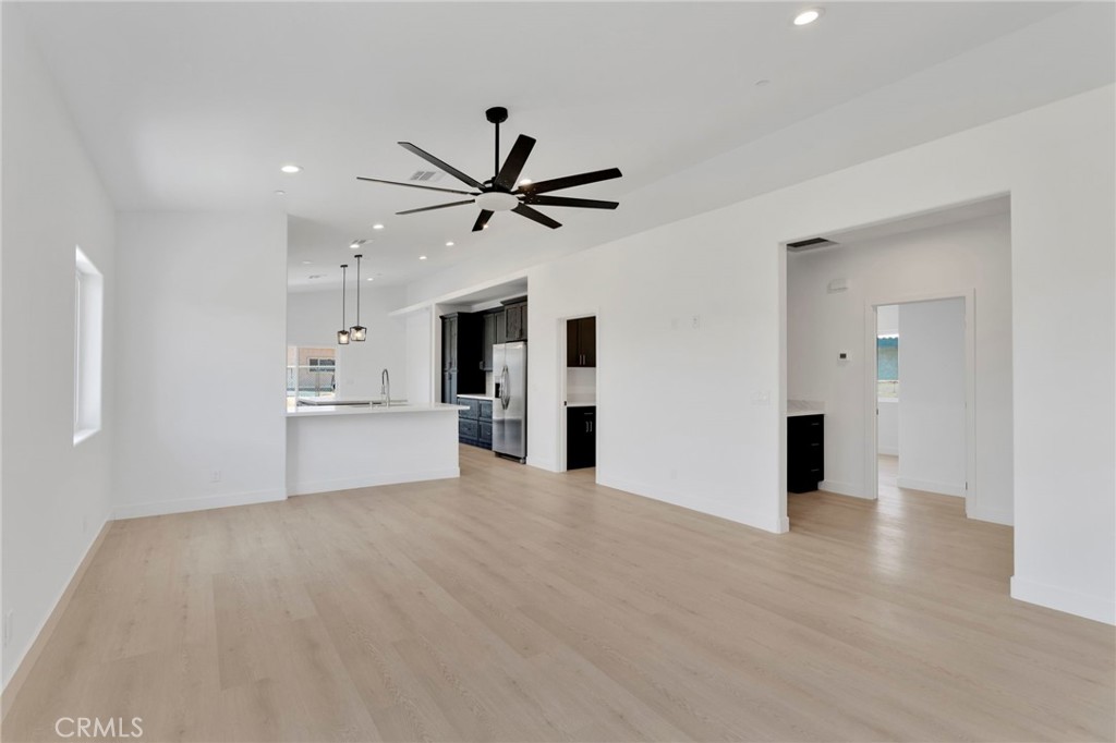 16443 Pine Street Property Photo 9