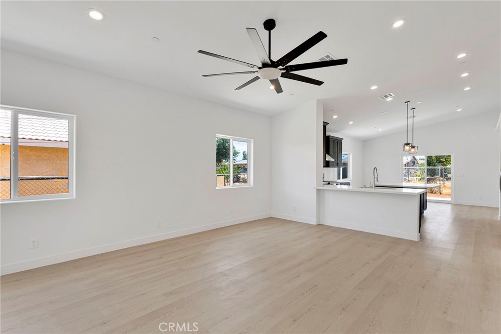 16443 Pine Street Property Photo 10