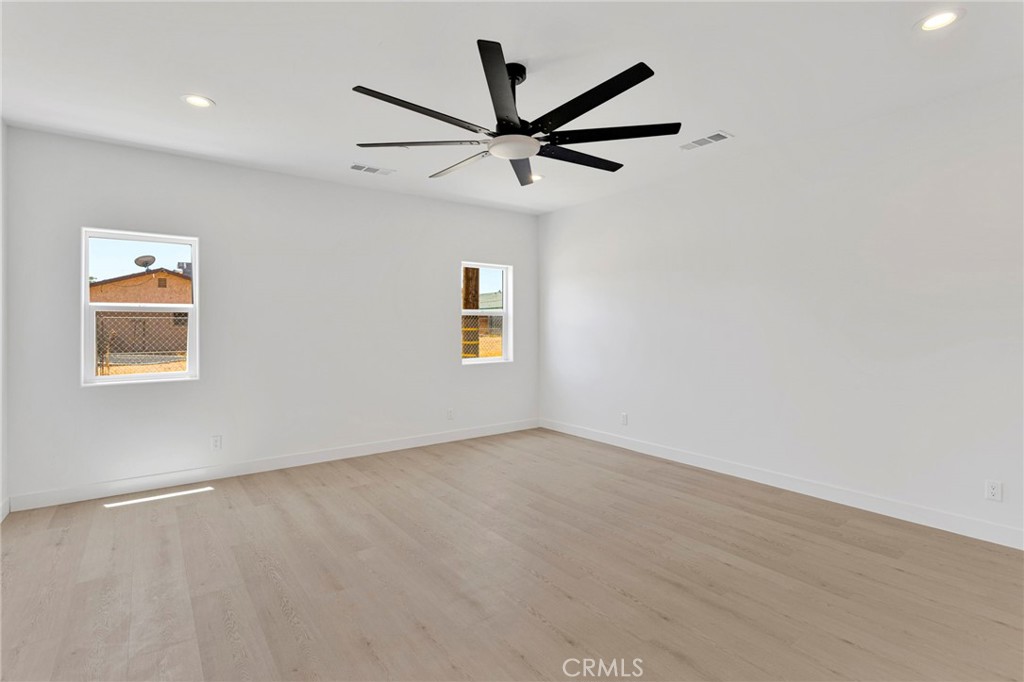 16443 Pine Street Property Photo 17
