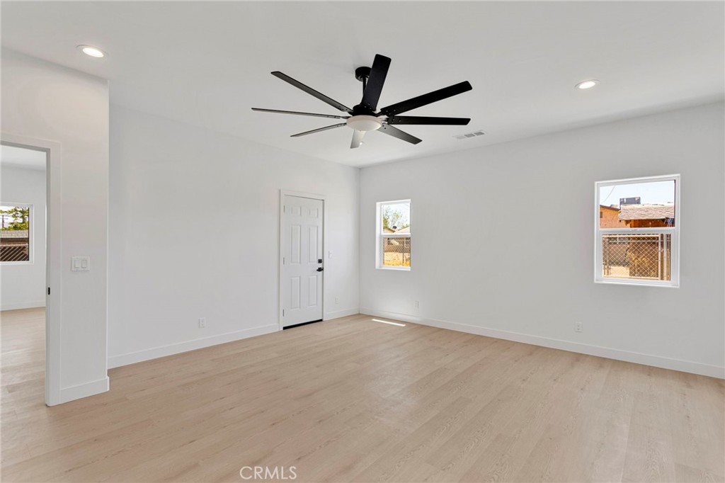 16443 Pine Street Property Photo 18