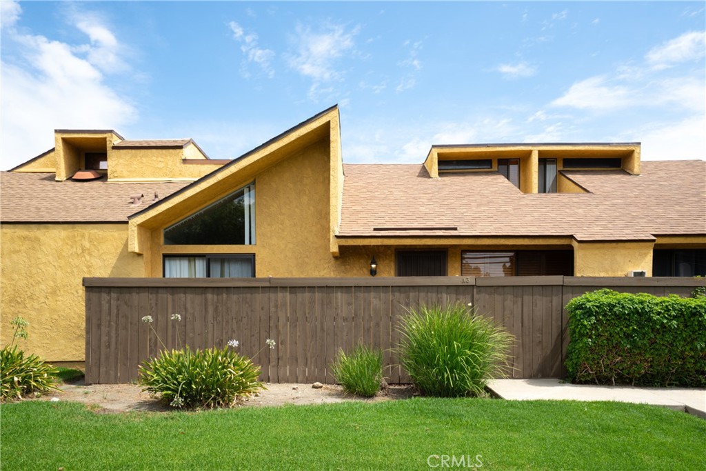 435 W 9th A3 Property Photo 1