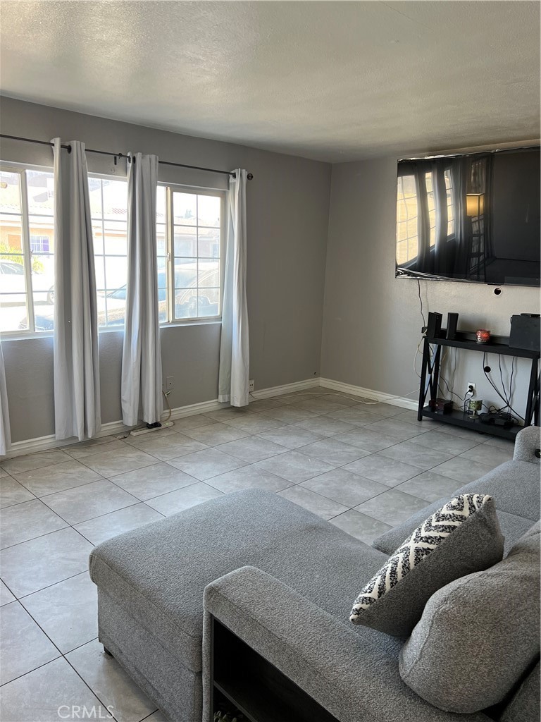 8928 Date Property Photo 2