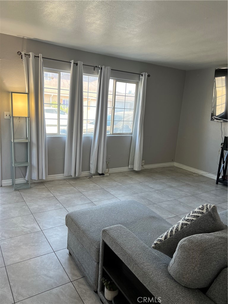 8928 Date Property Photo 3