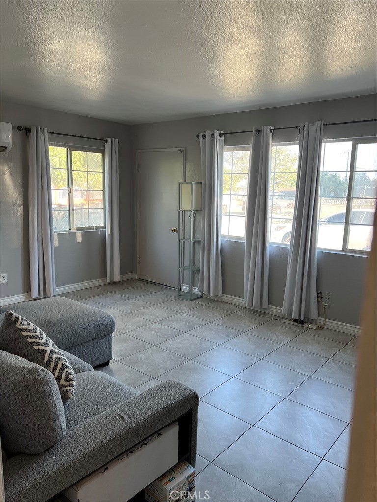 8928 Date Property Photo 4