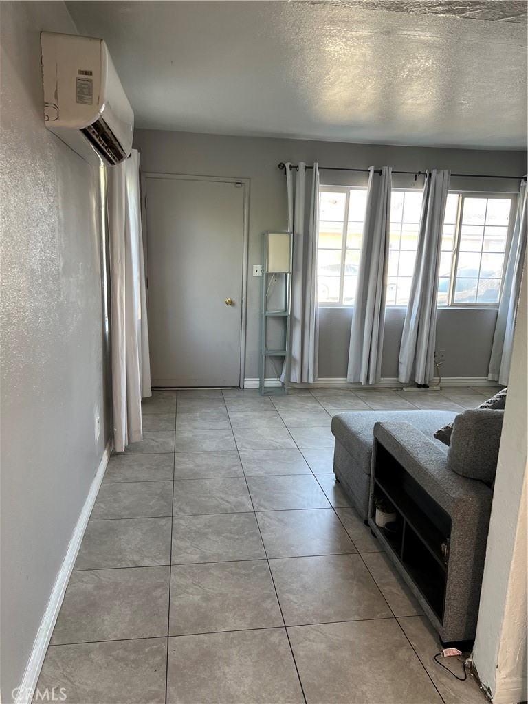 8928 Date Property Photo 6