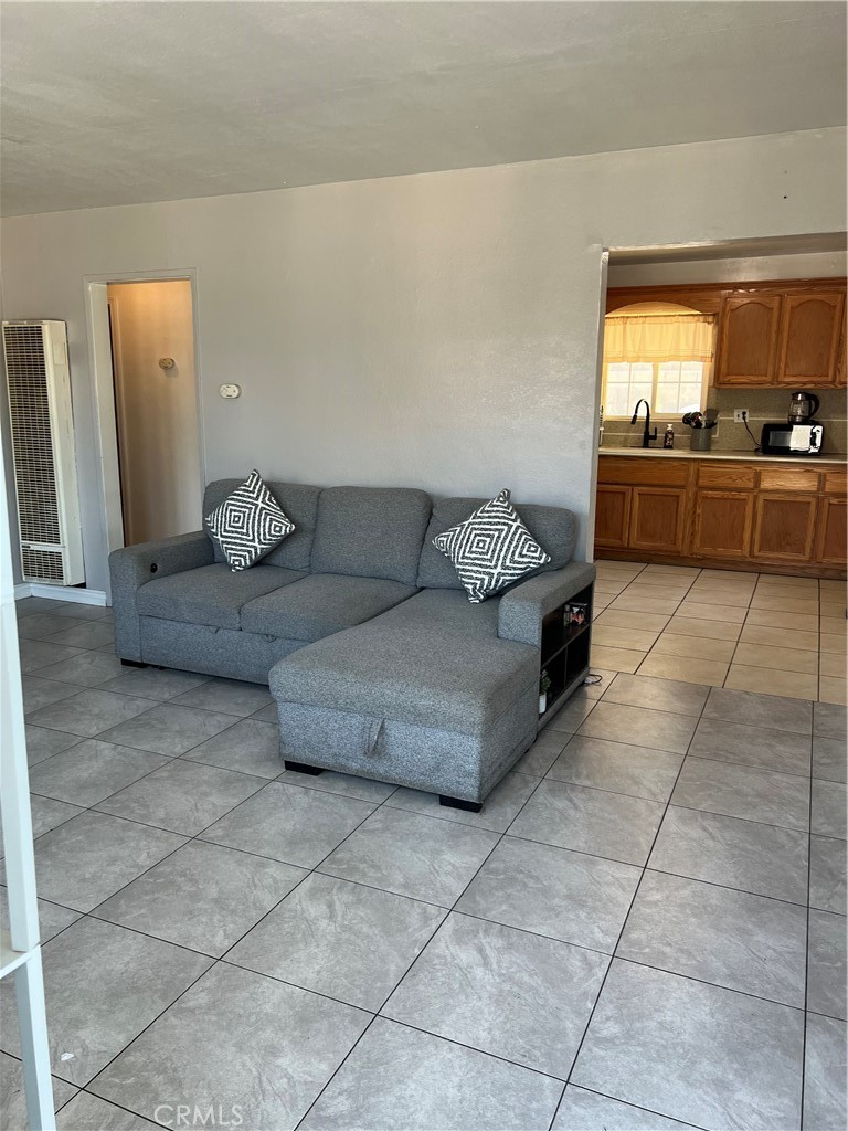 8928 Date Property Photo 8