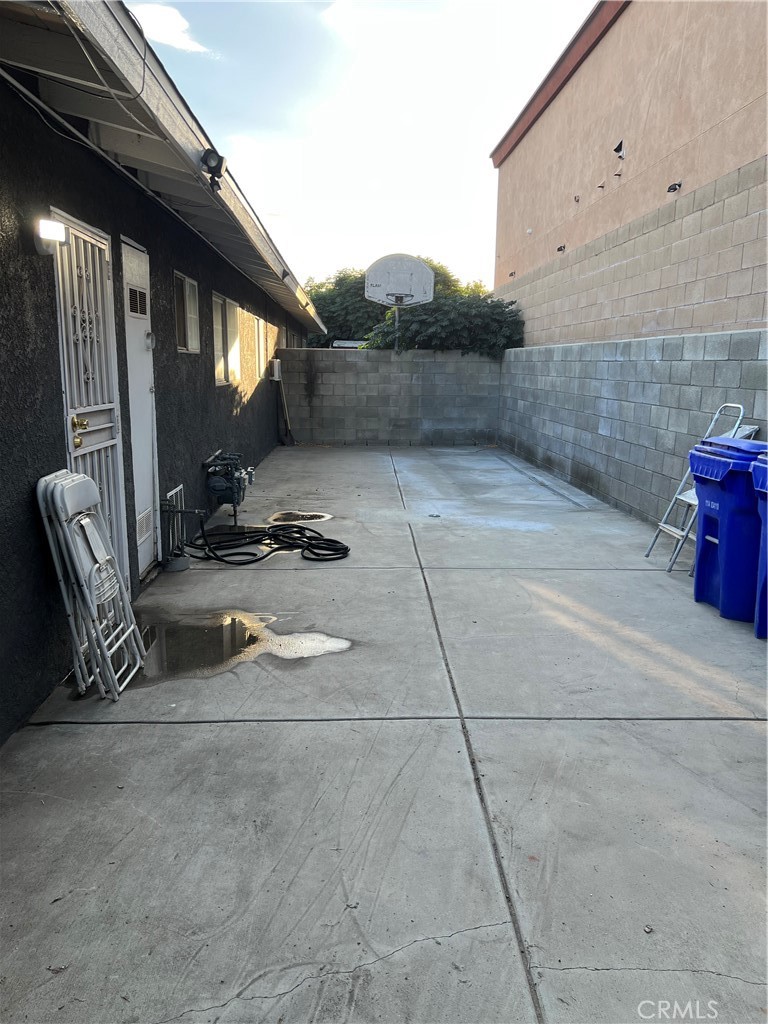 8928 Date Property Photo 24