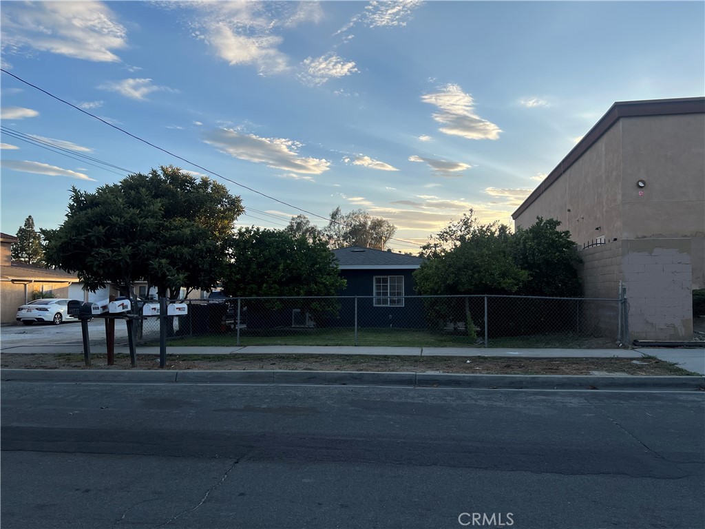 8928 Date Property Photo 30