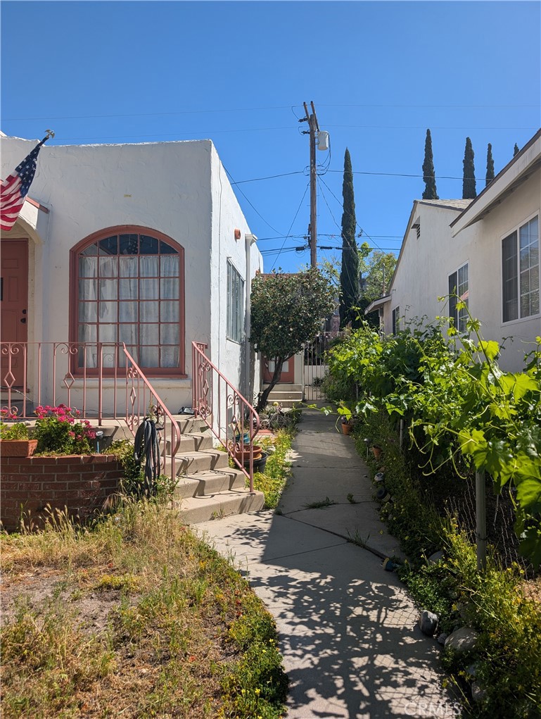 10370 Tujunga Cyn Blvd Property Photo 2
