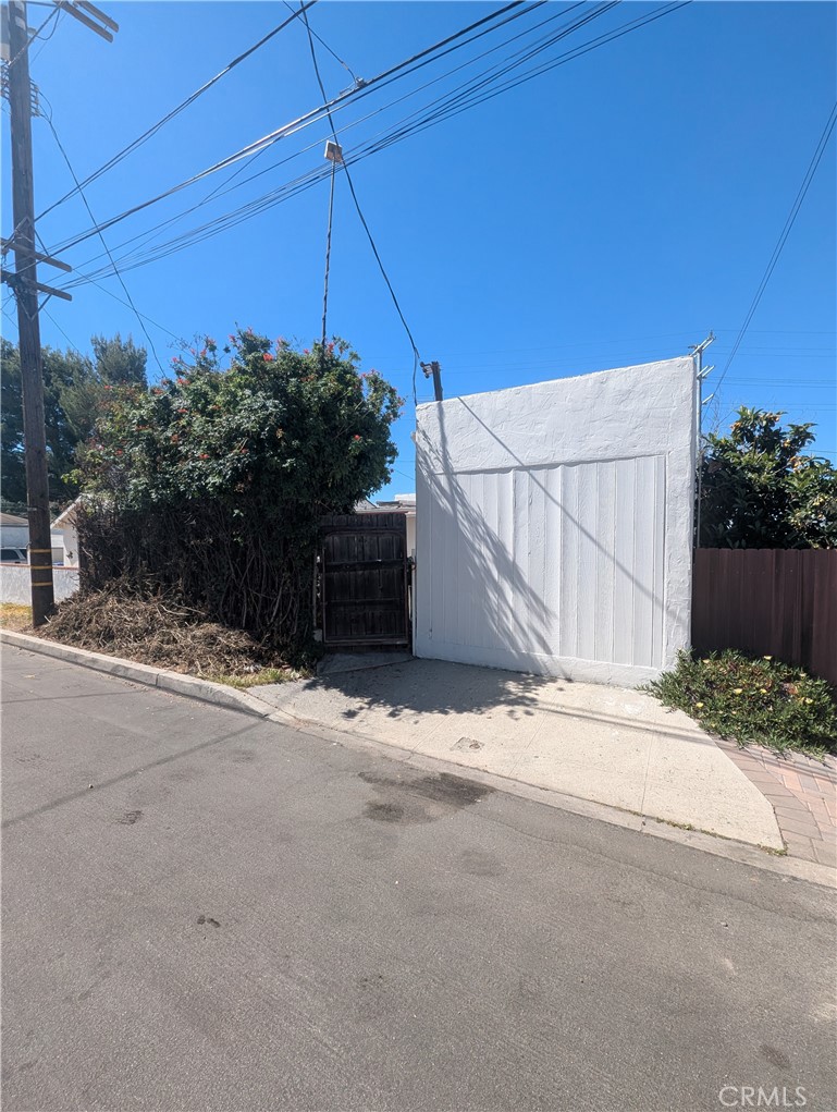 10370 Tujunga Cyn Blvd Property Photo 3