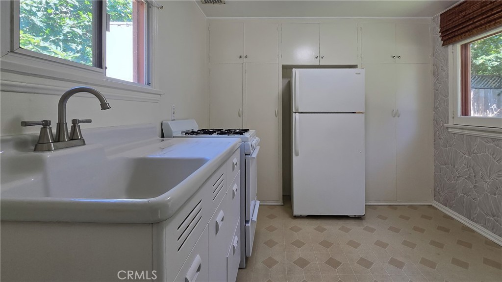 901 N Indian Hill Boulevard Property Photo 9