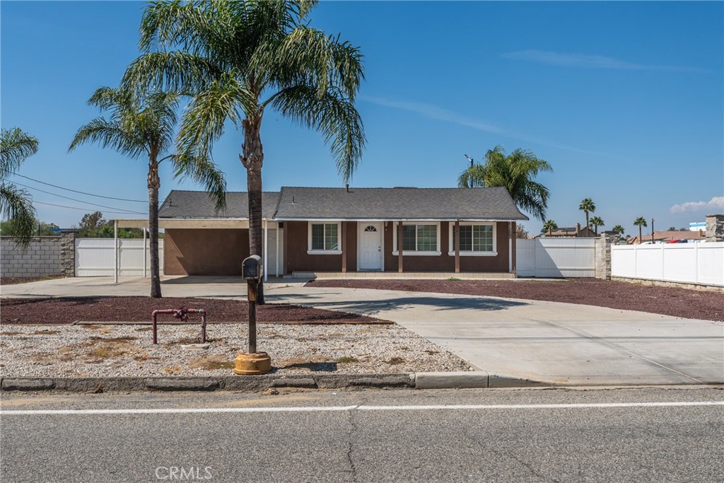10674 Locust Property Photo 1