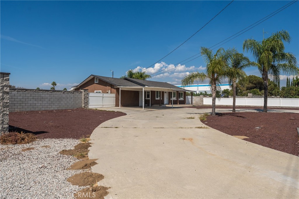 10674 Locust Property Photo 2