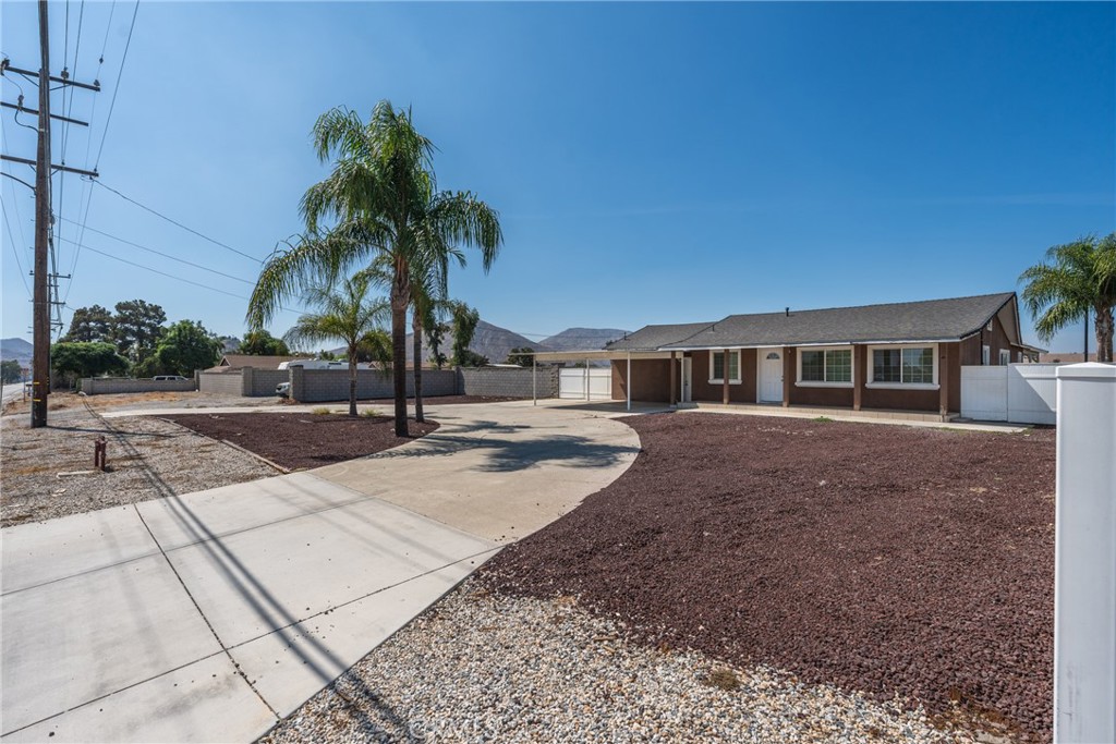 10674 Locust Property Photo 3