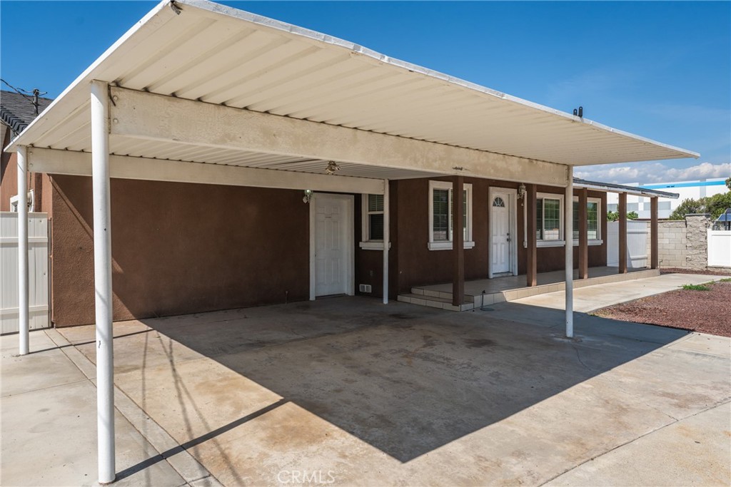 10674 Locust Property Photo 4