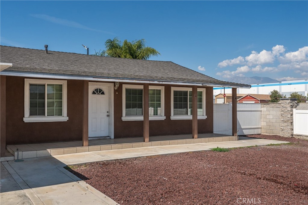 10674 Locust Property Photo 5