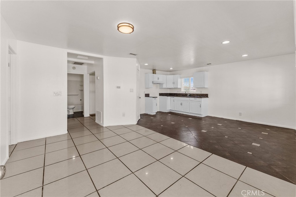 10674 Locust Property Photo 6