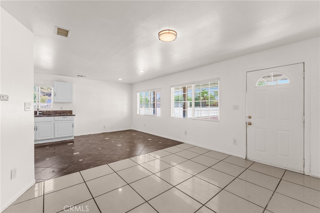 10674 Locust Property Photo 7