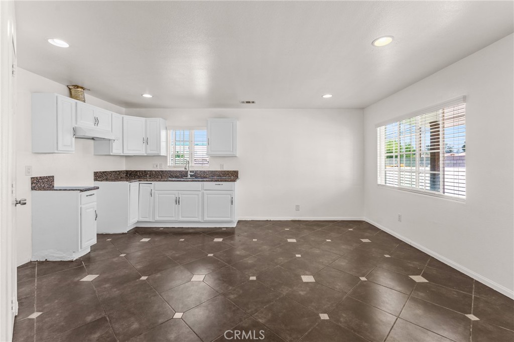 10674 Locust Property Photo 8