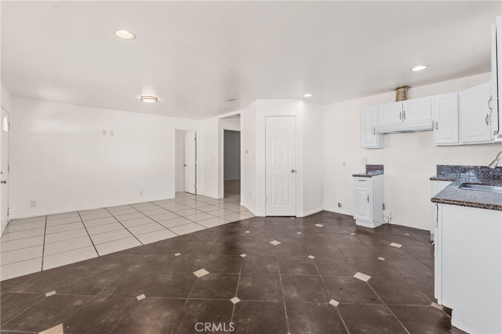 10674 Locust Property Photo 9