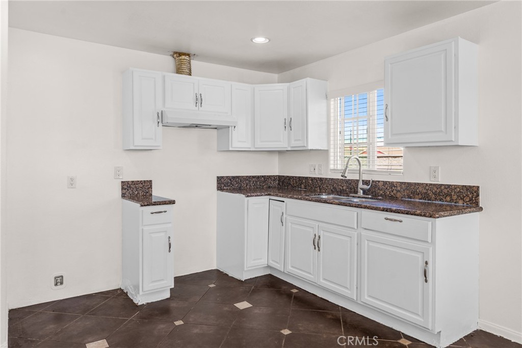 10674 Locust Property Photo 10