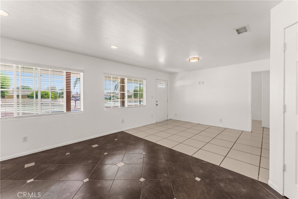 10674 Locust Property Photo 11