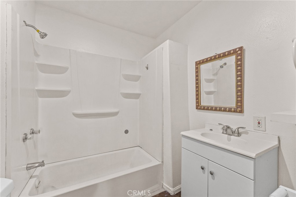 10674 Locust Property Photo 21
