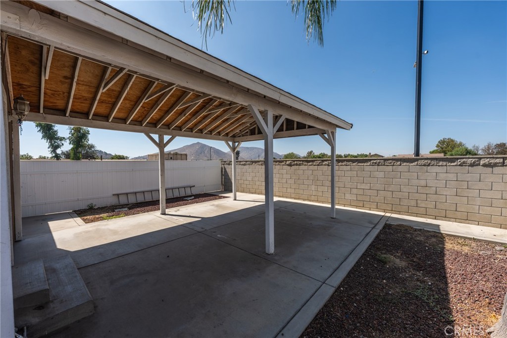 10674 Locust Property Photo 22