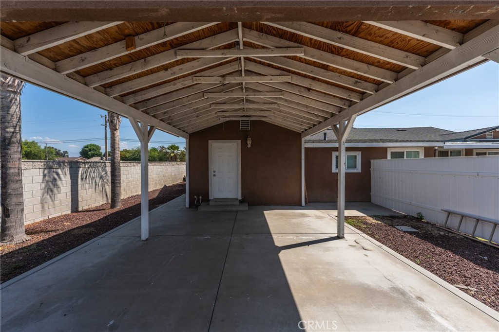 10674 Locust Property Photo 24