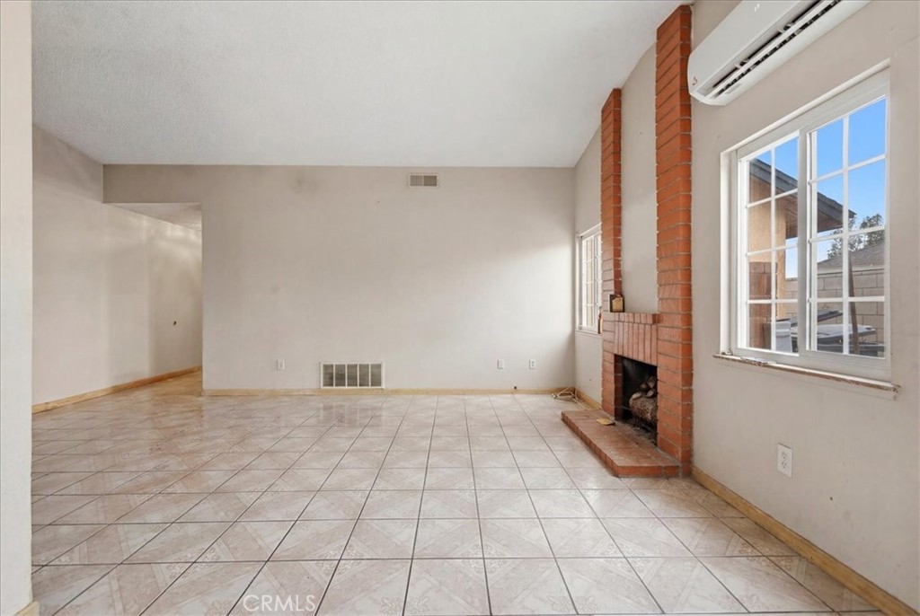 7570 Kempster Court Property Photo 8