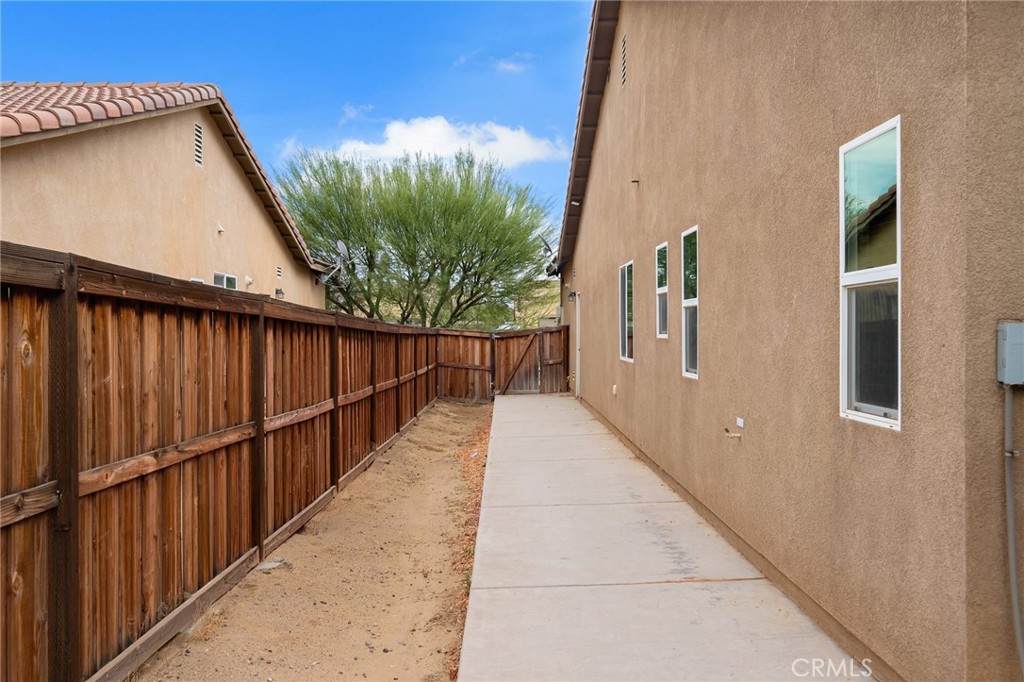 14262 Vincent Property Photo 7