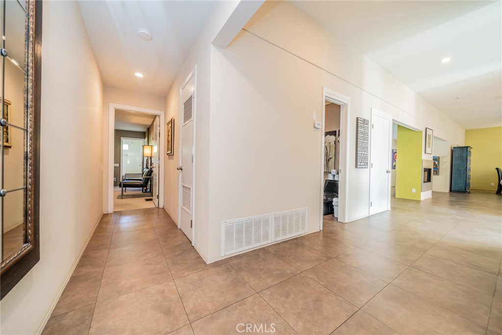 1600 E Palm Tree Drive Property Photo 3