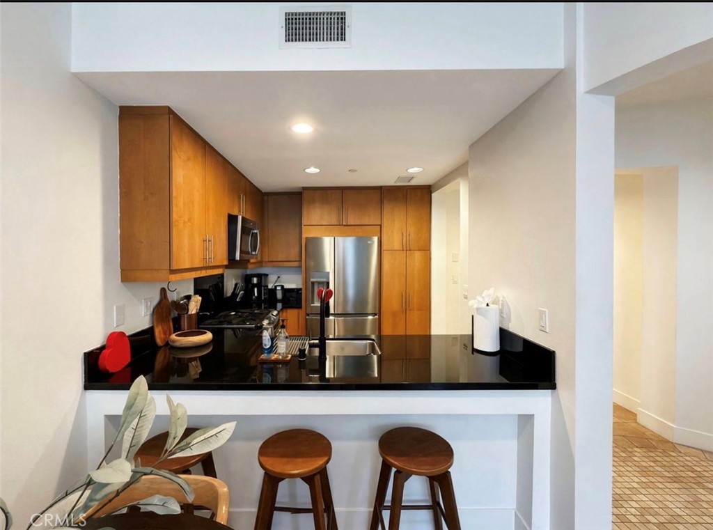 150 The Promenade N Property Photo 4