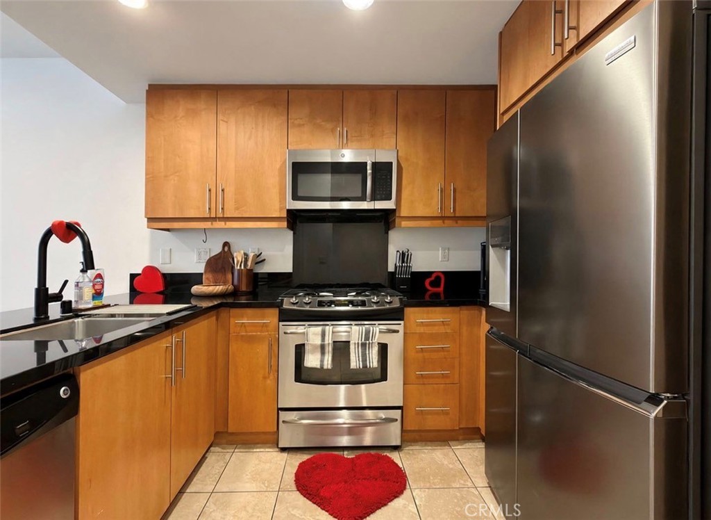 150 The Promenade N Property Photo 5