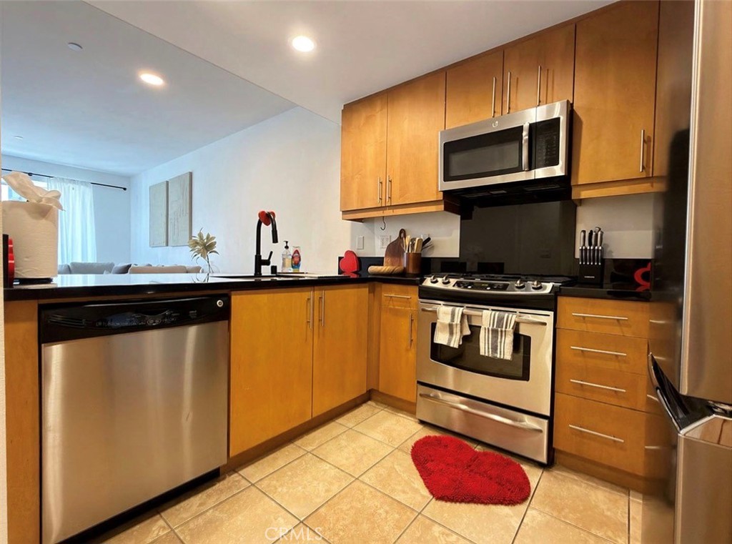 150 The Promenade N Property Photo 6