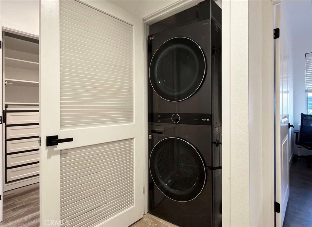 150 The Promenade N Property Photo 7